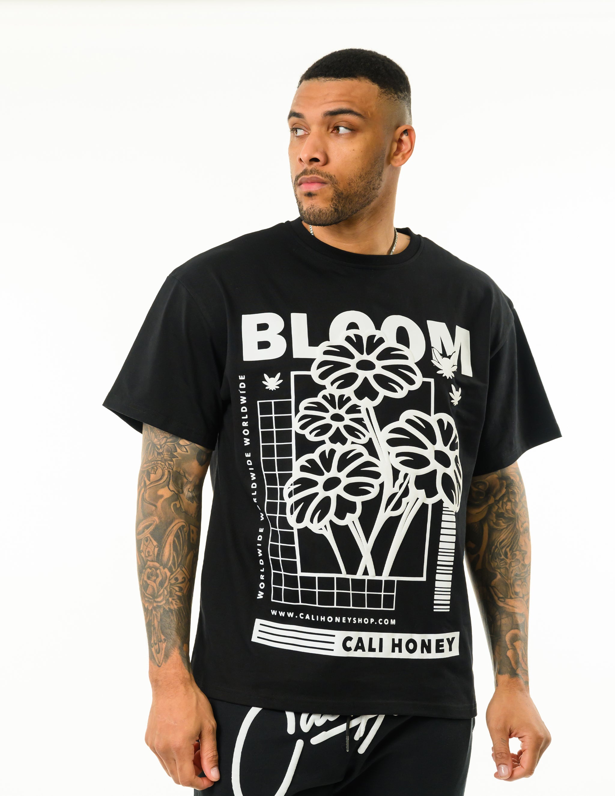 Bloom T-Shirt Black w White